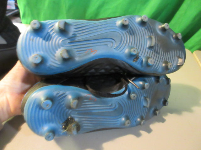 Load image into Gallery viewer, Used Nike Soccer Cleats Size 2.5
