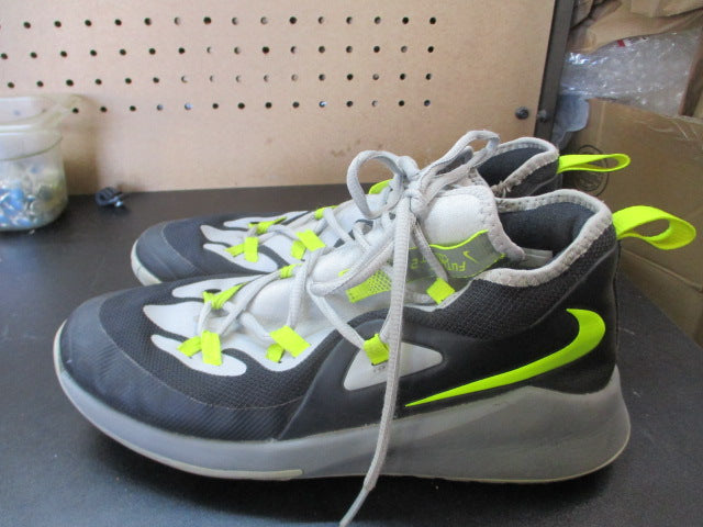 Load image into Gallery viewer, Used Nike Basketball Shoes Size 7
