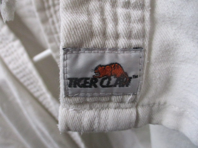 Load image into Gallery viewer, Used Tiger Claw Karate Gi Jacket Size 1
