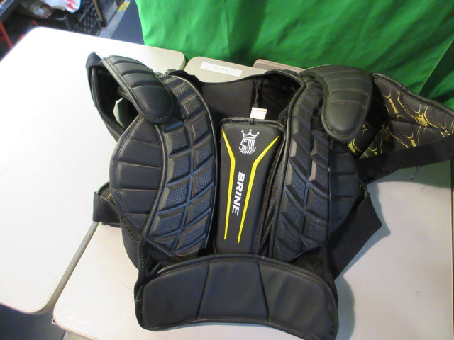 Load image into Gallery viewer, Used Brine Clutch Elite Black Large Lacrosse Shoulder Pads
