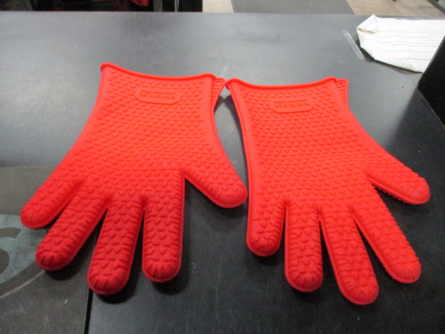 Load image into Gallery viewer, Used Hot Hands Cooking Gloves
