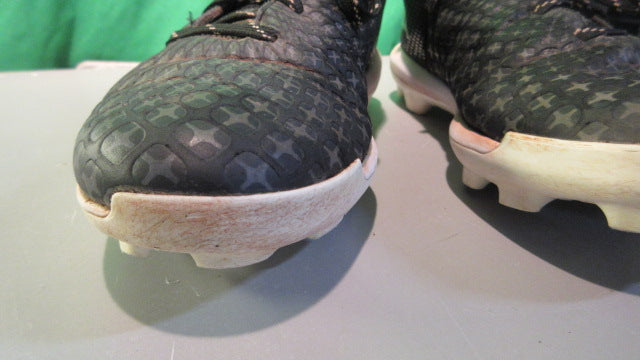 Load image into Gallery viewer, Used Under Armour Glyde 2.0 Youth 4Y Cleats
