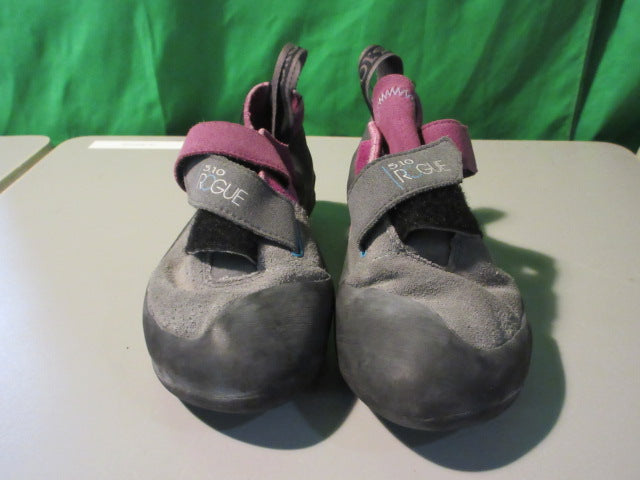 Load image into Gallery viewer, Used 5.10 Rogue VCS Size 6 Womens Climbing Shoes
