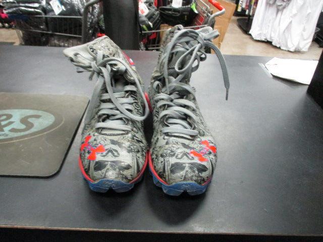 Load image into Gallery viewer, Used Under Armour Superman Highlight Size 2.5y Cleats
