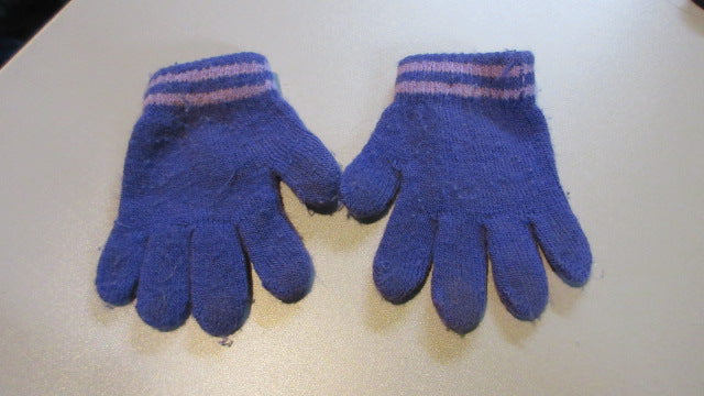 Load image into Gallery viewer, Used Purple Knit Gloves Size 2T-5T
