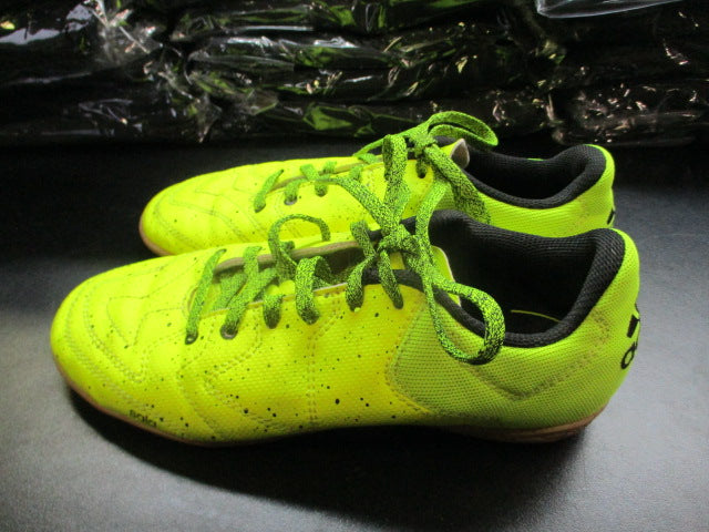 Load image into Gallery viewer, Used Adidas 15.3 Indoor Soccer Cleats Size 2.5
