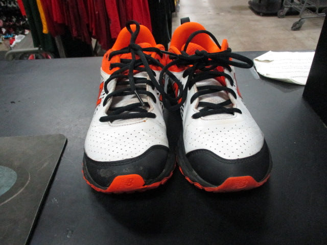 Load image into Gallery viewer, Used New Balance Fastpitch Size 8.5 Turf Cleats
