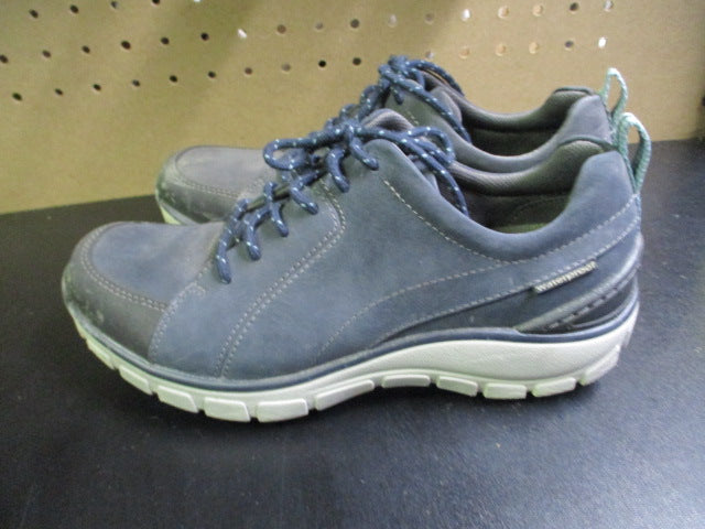 Load image into Gallery viewer, Used Women&#39;s Clarks Waterproof Hiking Shoes Size 6
