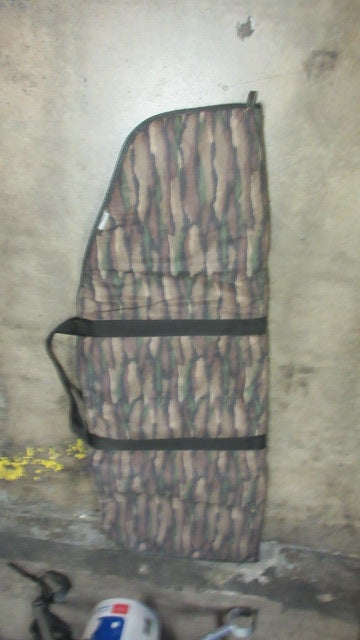 Load image into Gallery viewer, Used Supreme Archery Bow Bag
