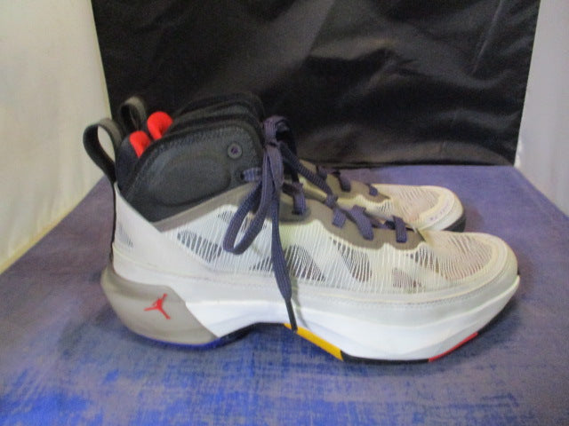 Load image into Gallery viewer, Used Nike Jordan RJ XXXVII Basketball Shoes Youth Size 7 - small wear
