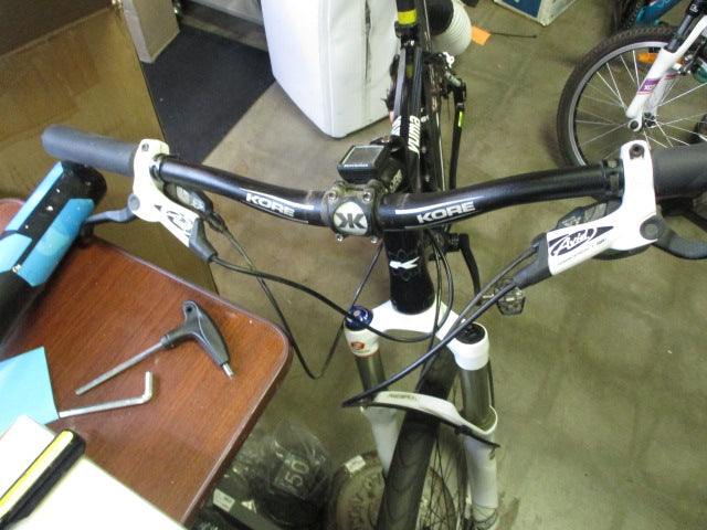 Load image into Gallery viewer, Used 2012 KHS Yuma 29&quot; Large Frame 6061 Aluminum 20 Speed Mountain Bike 29&quot;
