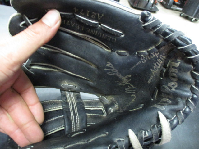 Load image into Gallery viewer, Used Wilson A2174 Kevin  Mc Reynolds Baseball Glove
