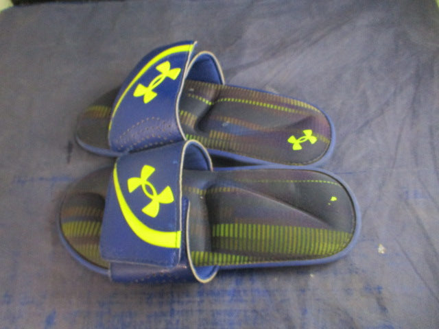 Load image into Gallery viewer, Used Under Armour Sandals Youth Size 3
