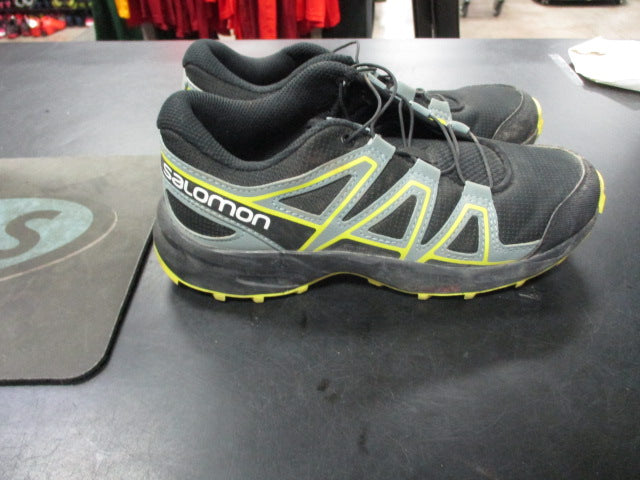 Load image into Gallery viewer, Used Salomon Kids Speedcross Trail Running Shoes Size 2
