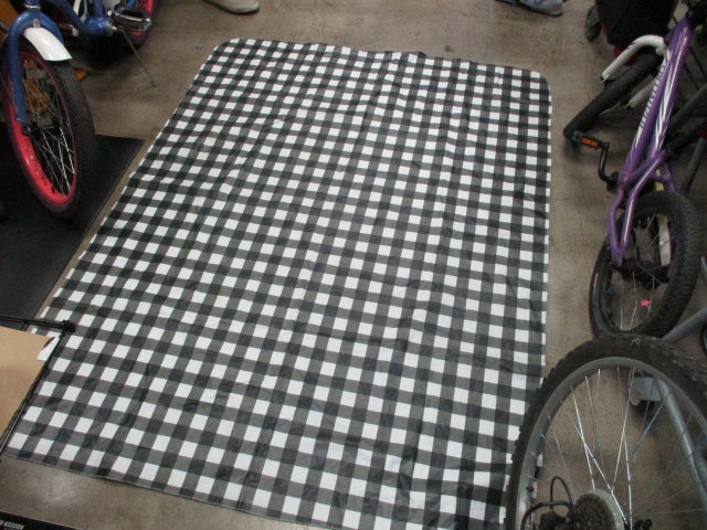 Load image into Gallery viewer, Used Camping Table Cloth 5x4
