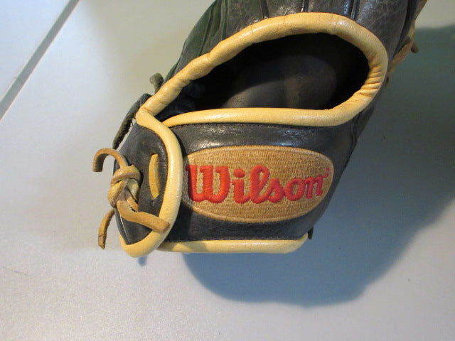 Load image into Gallery viewer, Used Wilson A1000 11 1/4&quot; Infield Baseball Glove - RHT
