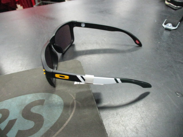 Load image into Gallery viewer, Used Oakley NFL Packers Sunglasses
