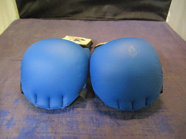 Load image into Gallery viewer, Used USA Karate Punches Gloves Youth Size Large
