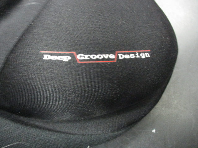 Load image into Gallery viewer, Used Serfas Deep Groove Design Bicycle Seat Cover
