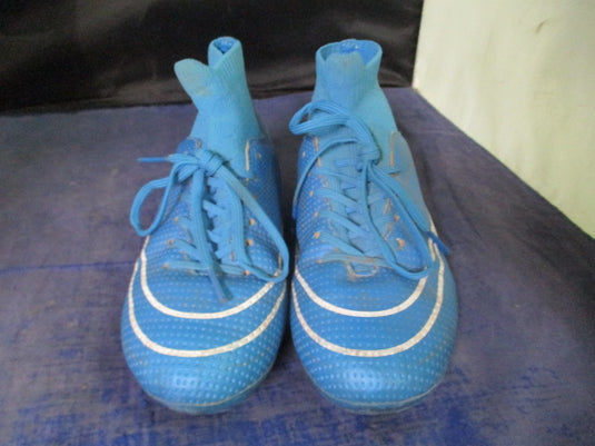 Used Blue Soccer Cleats Size 32 / 1