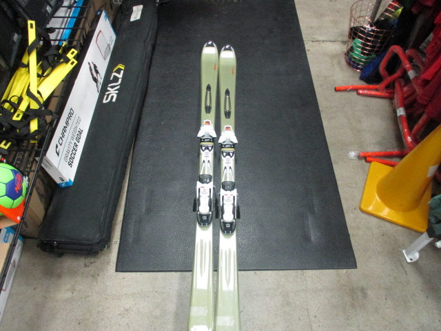 Load image into Gallery viewer, Used Nordica 159CM Downhilll Skis With Tyrolia Bindings
