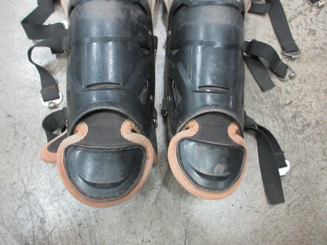 Load image into Gallery viewer, Used Youth Easton Catcher&#39;s Shin Guards (Small Crack on upper knee)
