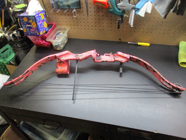 Load image into Gallery viewer, Used SA Sports Majestic Recurve Compound Youth Archery Bow - RH
