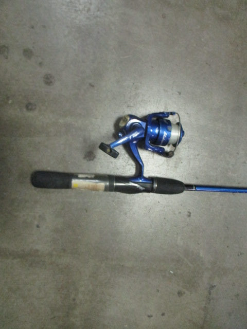 Load image into Gallery viewer, Used Shakespeare Firebird 5&#39;6&quot; 2-Piece Fishing Pole Combo
