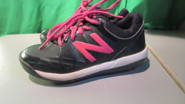 Load image into Gallery viewer, Used New Balance Youth 13.5Y Cleats
