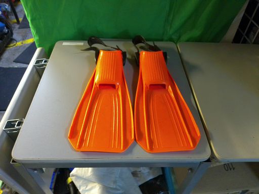 Load image into Gallery viewer, Used Kids Swim Fins Orange Size Youth Large
