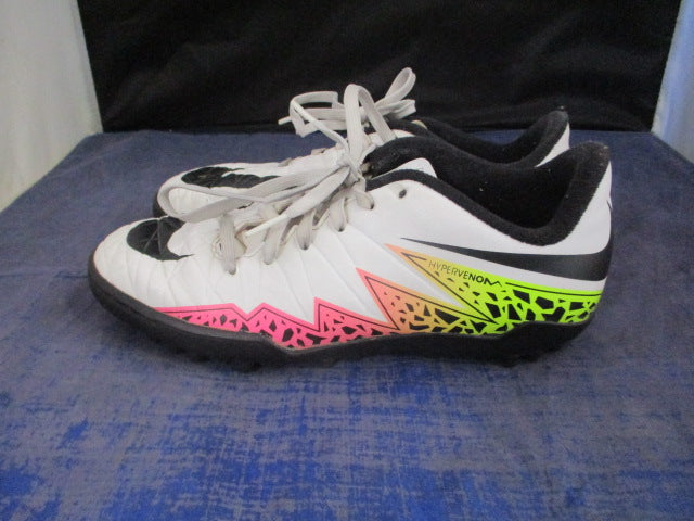 Load image into Gallery viewer, Used Nike Hypervenom Soccer Cleats Youth Size 3.5
