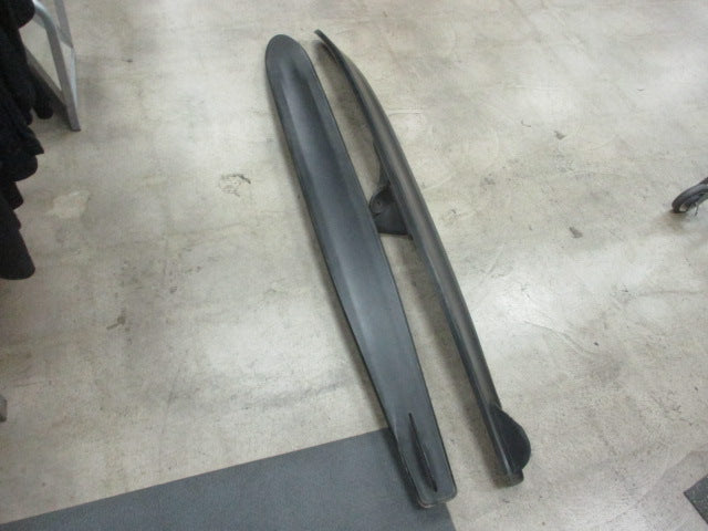 Load image into Gallery viewer, Used Redline Kidder Combo Water Skis 66&quot; (One Fin Has Damage)
