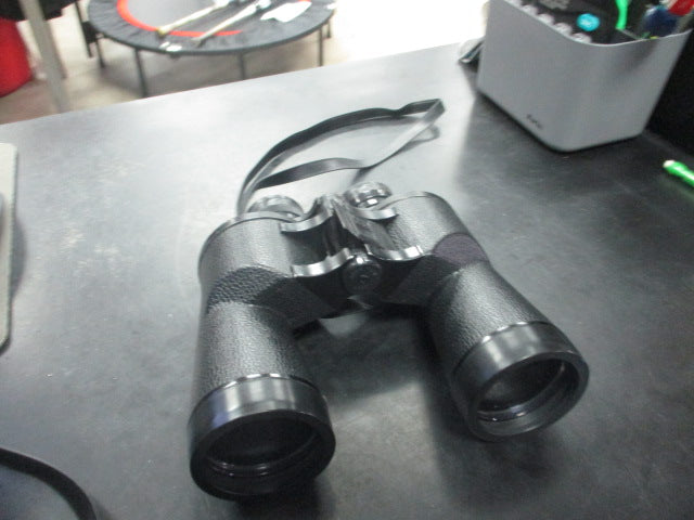 Load image into Gallery viewer, Used Bushnell Insta Focus Binoculars W/ Case
