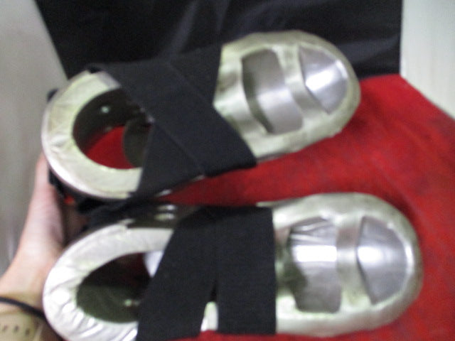 Load image into Gallery viewer, Used Tiger Claw Legend Foam 9&quot; Sparring Shoes
