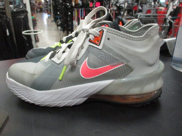 Load image into Gallery viewer, Used Nike What&#39;s Up Doc Basketball Shoes Size 5
