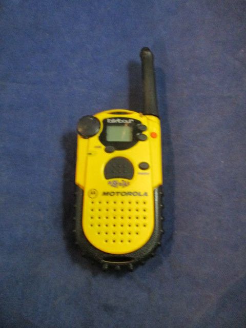 Load image into Gallery viewer, Used Motorola Talk About + 2 Way Radio - broken antenna
