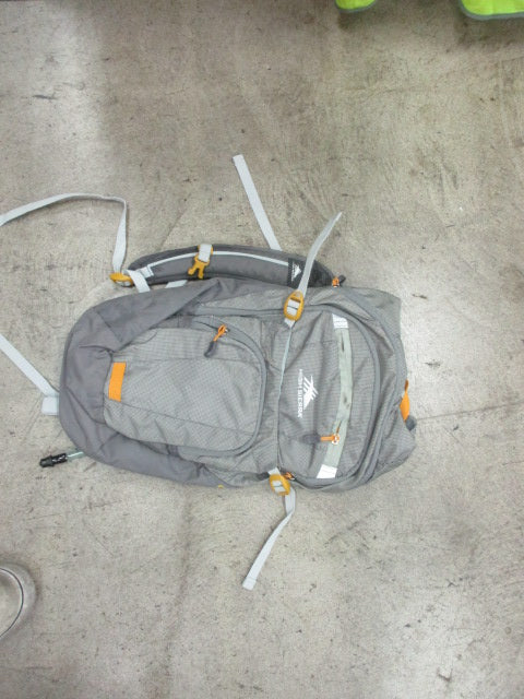 Load image into Gallery viewer, Used High Sierra Cragin 2L Hydration Pack (Excellent Condition)
