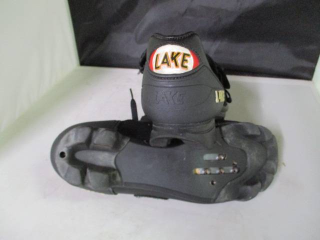 Load image into Gallery viewer, Used Lake Cycling Shoes Size 6.5
