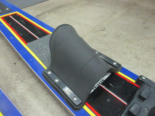 Load image into Gallery viewer, Used Redline Kidder Combo Water Skis 66&quot; (One Fin Has Damage)
