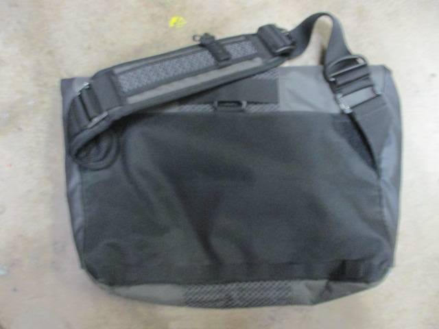 Load image into Gallery viewer, Used Timbuk2 Messenger Bag
