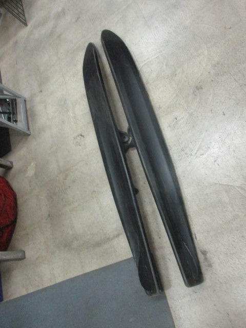 Load image into Gallery viewer, Used Redline Kidder Combo Water Skis 66&quot; (One Fin Has Damage)
