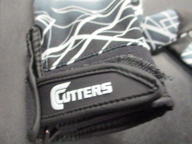 Load image into Gallery viewer, Used Cutters Football Gloves Youth Large
