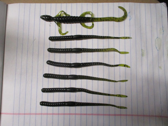 Used 7 Piece Worm Bait & Lizard