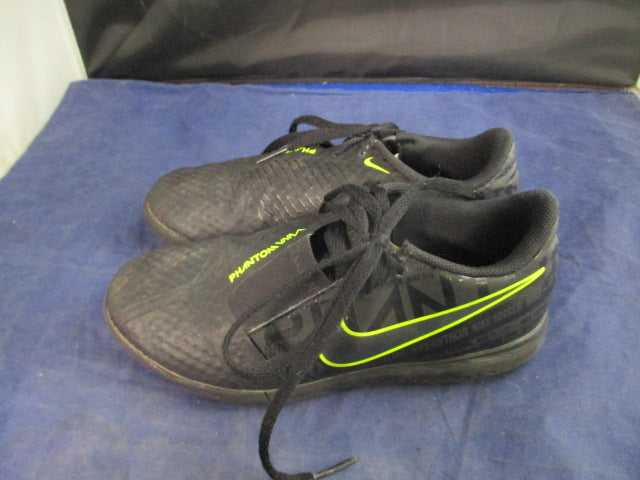 Load image into Gallery viewer, Used Nike Phantom Venom Soccer Shoes Youth Size 1
