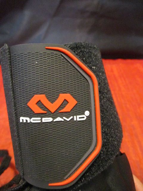 Load image into Gallery viewer, Used McDavid Ankle Brace w/ Wraps Size Small
