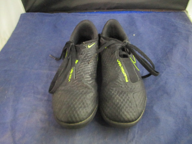 Load image into Gallery viewer, Used Nike Phantom Venom Soccer Shoes Youth Size 1
