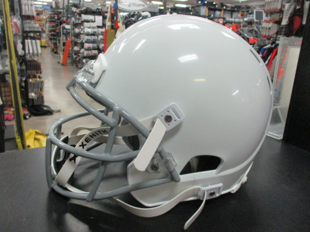 Load image into Gallery viewer, New Xenith X2E+ Youth White Helmet &amp; Grey XRS-21X Facemask/Standard Fit Medium
