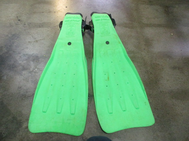 Load image into Gallery viewer, Used Wenoka Sea Style Scuba Fins Size Medium (40-42)
