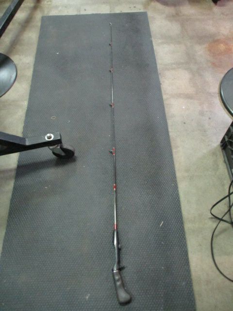 Load image into Gallery viewer, Used Zebco Graphite 101 Fishing Rod - 5&#39;2&quot;
