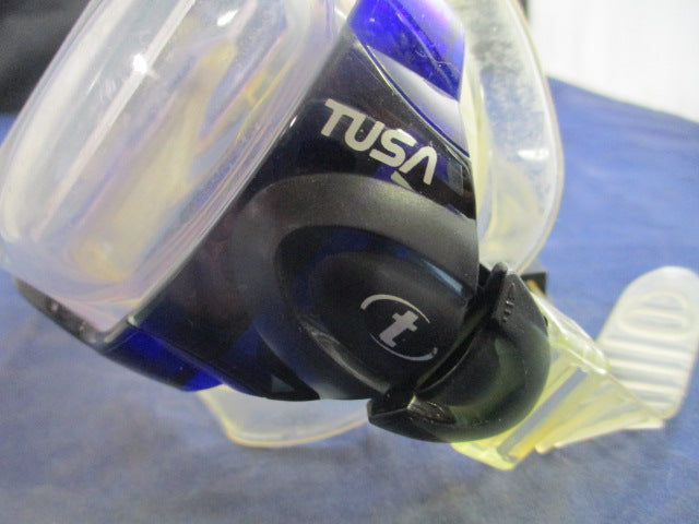 Load image into Gallery viewer, Used Tusa Visio Tri-Ex Adult Swim Mask w/ Case
